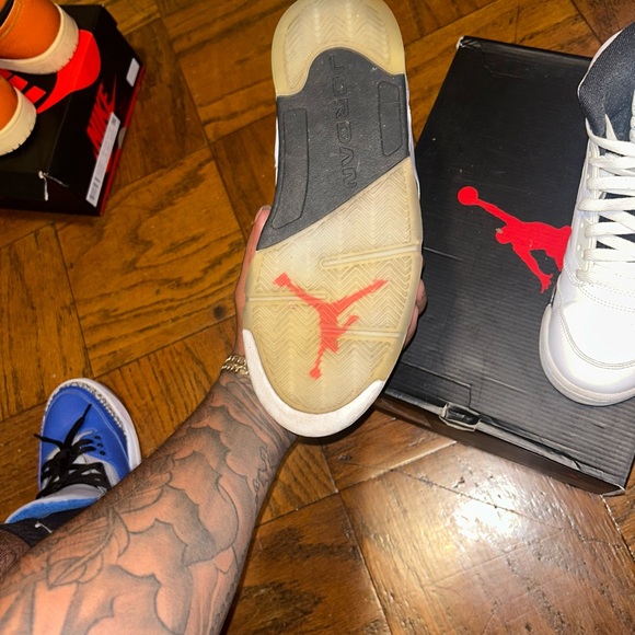 Size 8.5 Jordan 5s (Poison) - Picture 3 of 3